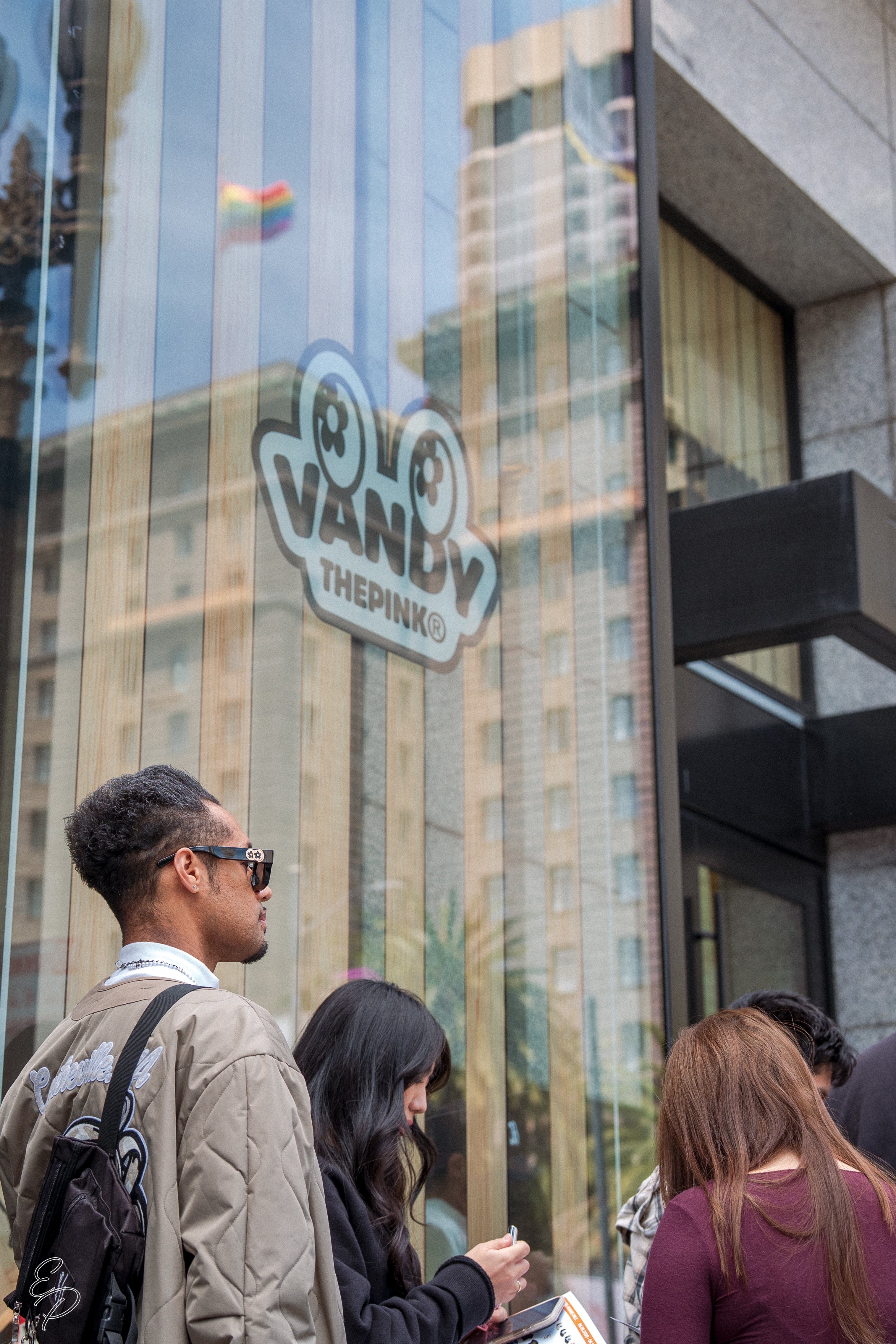 VANDYTHEPINK SF Pop-Up